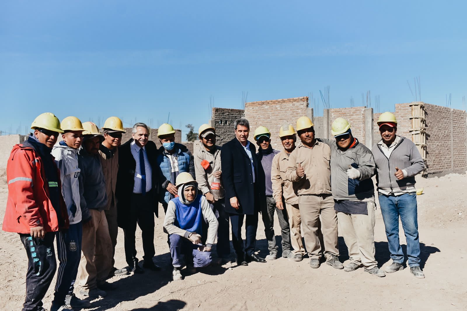 Sergio Uñac y Alberto Fernández visitaron la obra del barrio Las Pampas, en Pocito