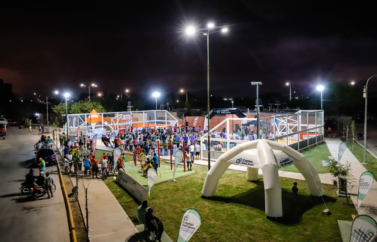 Capital, inauguraron playÃ³n deportivo en los barrios Las Lilas y Las Rosas