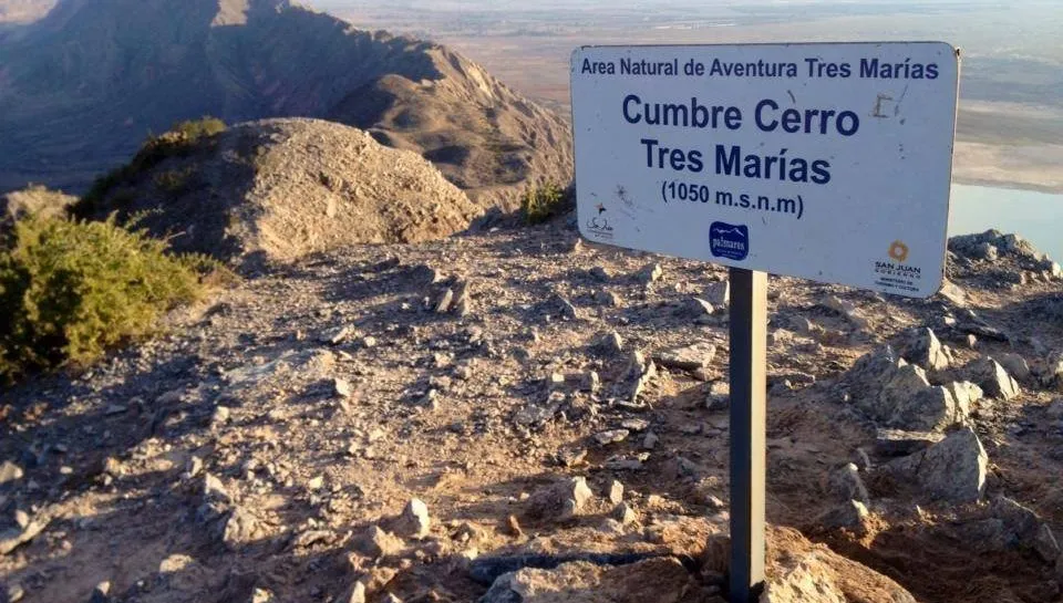 Rescate en el Cerro Tres Marías: Una Joven de 25 Años ,la Joven Aventurera Llama al 911 al Perderse en el Ascenso al Cerro