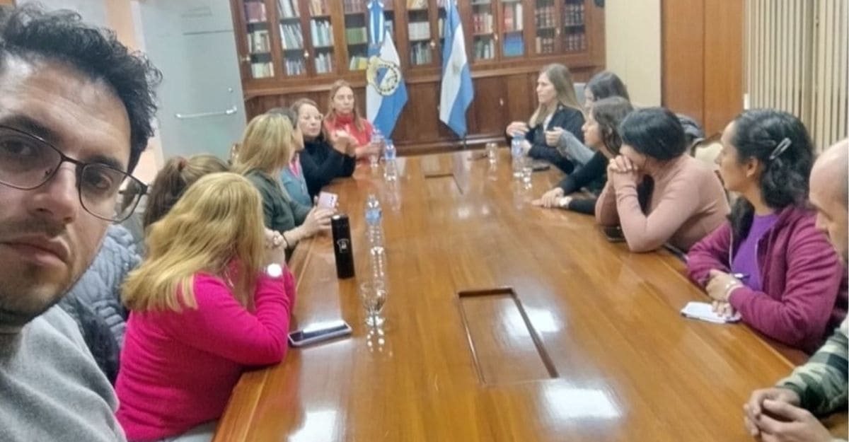 Reclamo en plena Gala Patria: Enfermeros, bioquímicos y psicólogos se manifestaron por salarios equitativos