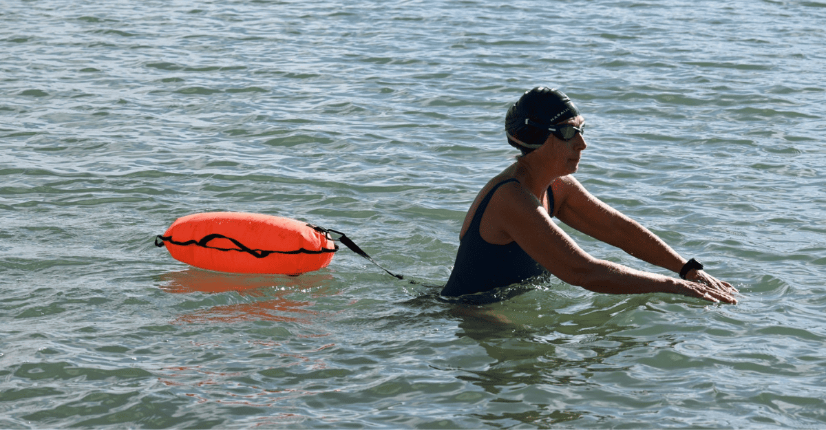 Beatriz Lund, una nadadora de 61 años que desafía el frío en Cuesta del Viento para representar a San Juan Beatriz Lund, una nadadora de 61 años que desafía el frío en Cuesta del Viento para representar a San Juan