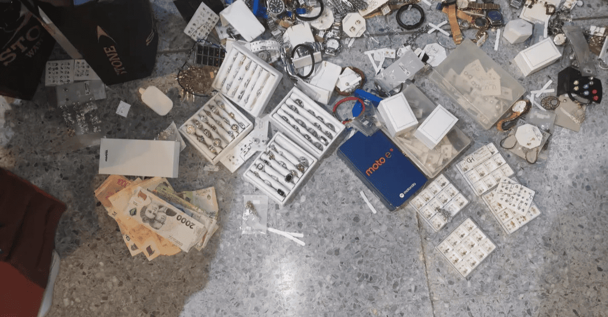 Robo a joyería Bvlgary en la Galería Central: dos adolescentes detenidos tras millonario botín Robo a joyería Bvlgary en la Galería Central: dos adolescentes detenidos tras millonario botín